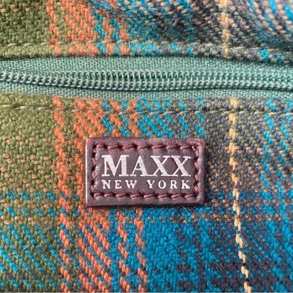 Vintage Brown Leather ( embossed like Crocodile ) Handbag with Plaid Interior - Picture 9 of 12